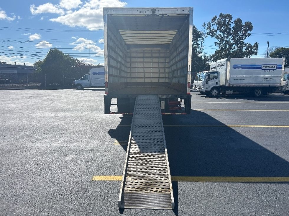 Medium Duty Box Truck-Light and Medium Duty Trucks-Isuzu-2021-NRR-Braintree-MA-63,525\n\t\tmiles-$ 46,750 - Image 9