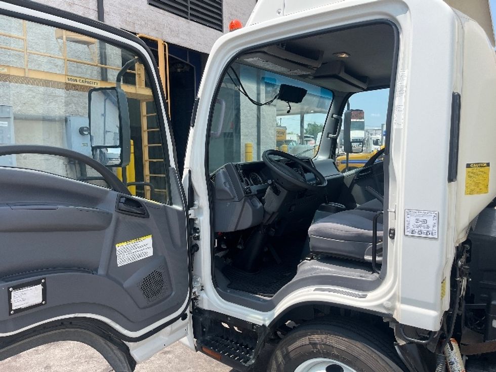 Medium Duty Box Truck-Light and Medium Duty Trucks-Isuzu-2021-NRR-Carrollton-TX-252,616\n\t\tmiles-$ 18,000 - Image 16
