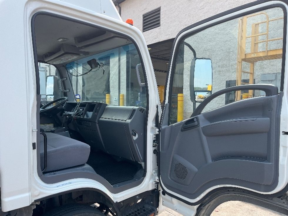 Medium Duty Box Truck-Light and Medium Duty Trucks-Isuzu-2021-NRR-Carrollton-TX-252,616\n\t\tmiles-$ 18,000 - Image 20