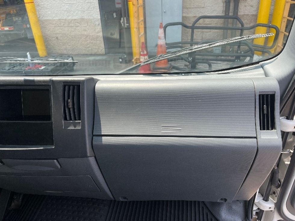 Medium Duty Box Truck-Light and Medium Duty Trucks-Isuzu-2021-NRR-Carrollton-TX-252,616\n\t\tmiles-$ 18,000 - Image 21