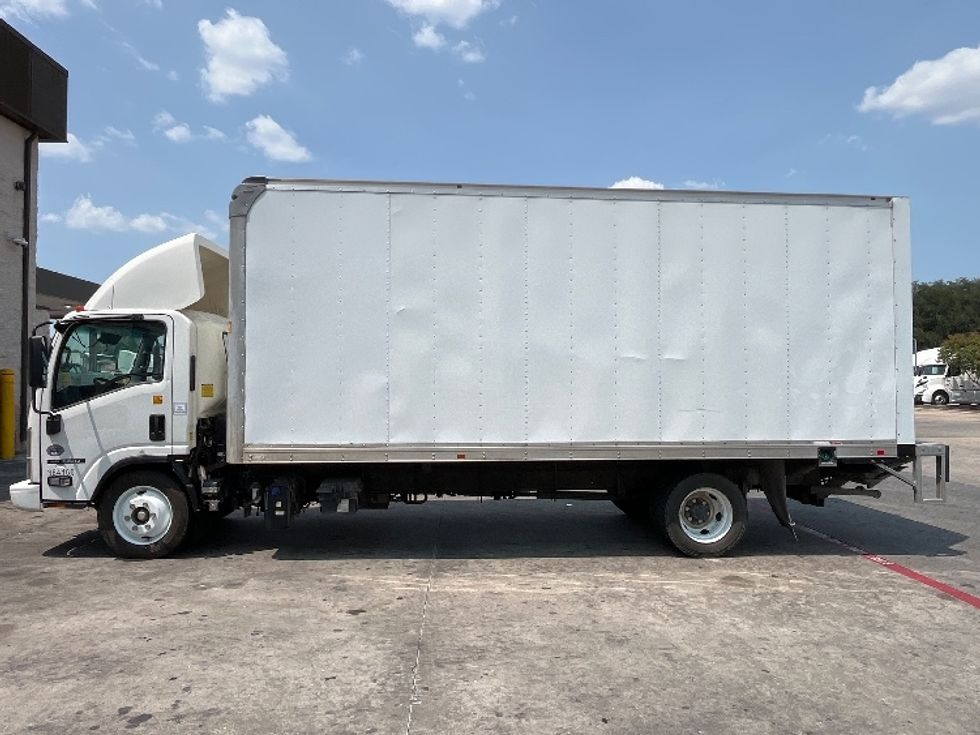 Medium Duty Box Truck-Light and Medium Duty Trucks-Isuzu-2021-NRR-Carrollton-TX-252,616\n\t\tmiles-$ 18,000 - Image 4