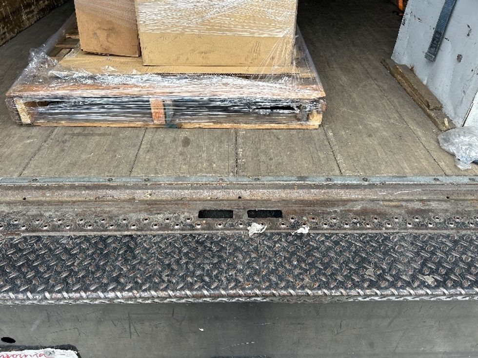 Medium Duty Box Truck-Light and Medium Duty Trucks-Isuzu-2021-NRR-Concord-CA-131,245\n\t\tmiles-$ 18,500 - Image 10