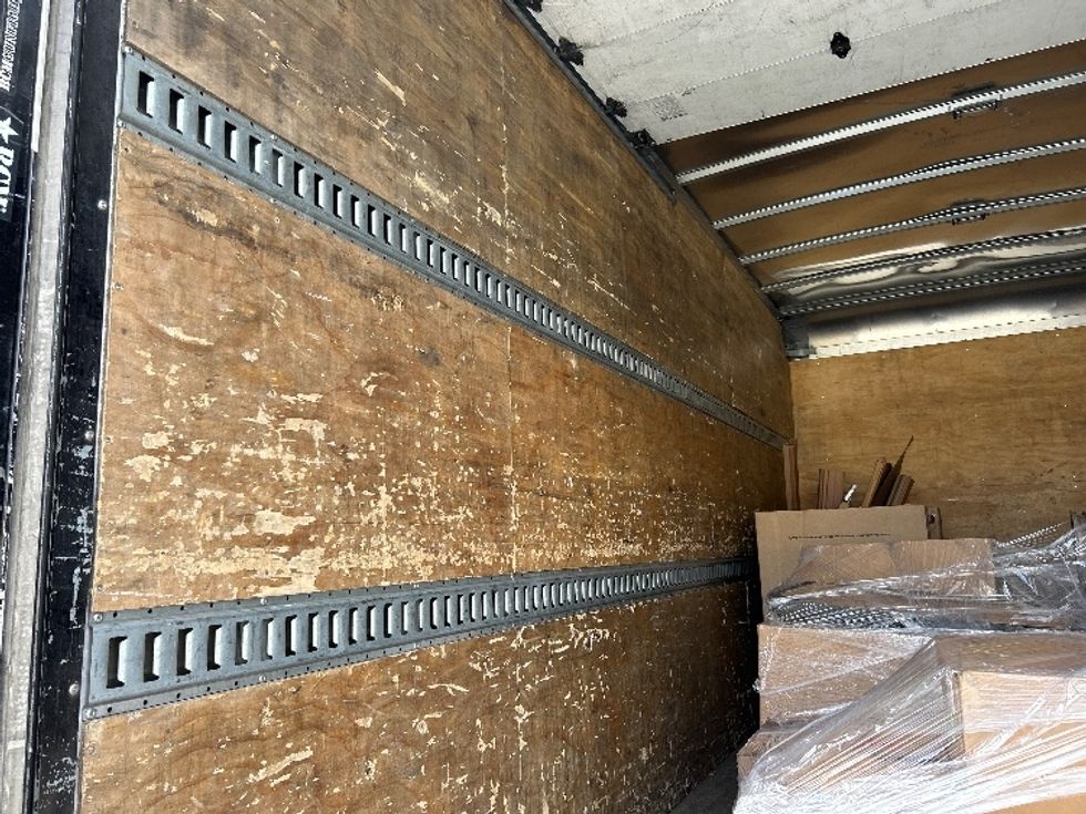 Medium Duty Box Truck-Light and Medium Duty Trucks-Isuzu-2021-NRR-Concord-CA-131,245\n\t\tmiles-$ 18,500 - Image 11