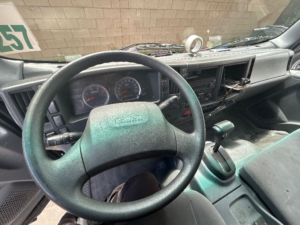 Medium Duty Box Truck-Light and Medium Duty Trucks-Isuzu-2021-NRR-Concord-CA-131,245\n\t\tmiles-$ 18,500 - Image 17