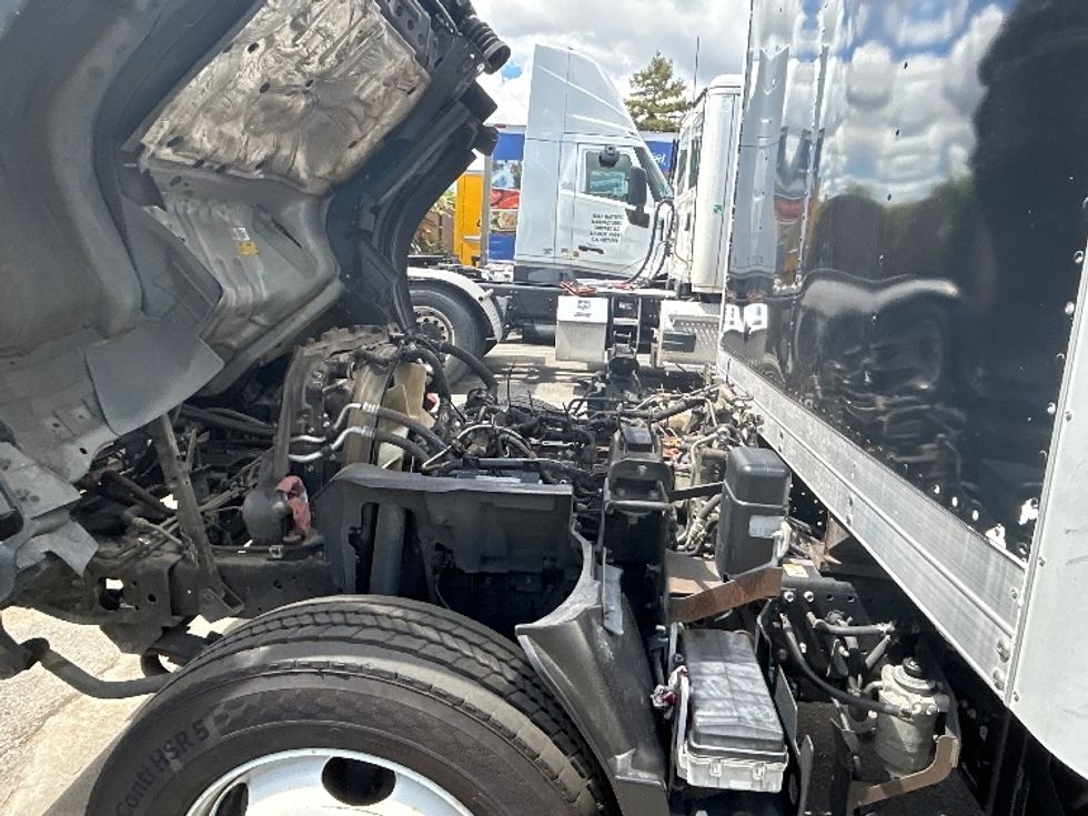 Medium Duty Box Truck-Light and Medium Duty Trucks-Isuzu-2021-NRR-Concord-CA-131,245\n\t\tmiles-$ 18,500 - Image 24