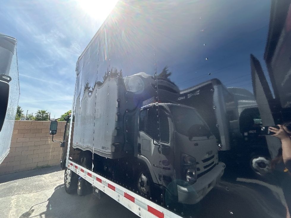 Medium Duty Box Truck-Light and Medium Duty Trucks-Isuzu-2021-NRR-Concord-CA-131,245\n\t\tmiles-$ 18,500 - Image 4