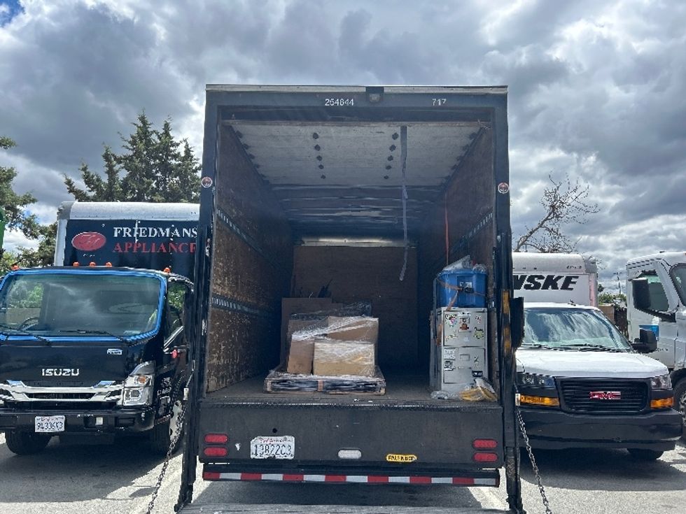Medium Duty Box Truck-Light and Medium Duty Trucks-Isuzu-2021-NRR-Concord-CA-131,245\n\t\tmiles-$ 18,500 - Image 8