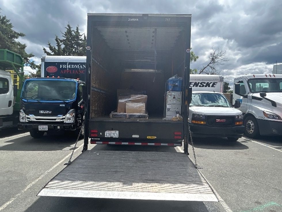 Medium Duty Box Truck-Light and Medium Duty Trucks-Isuzu-2021-NRR-Concord-CA-131,245\n\t\tmiles-$ 18,500 - Image 9