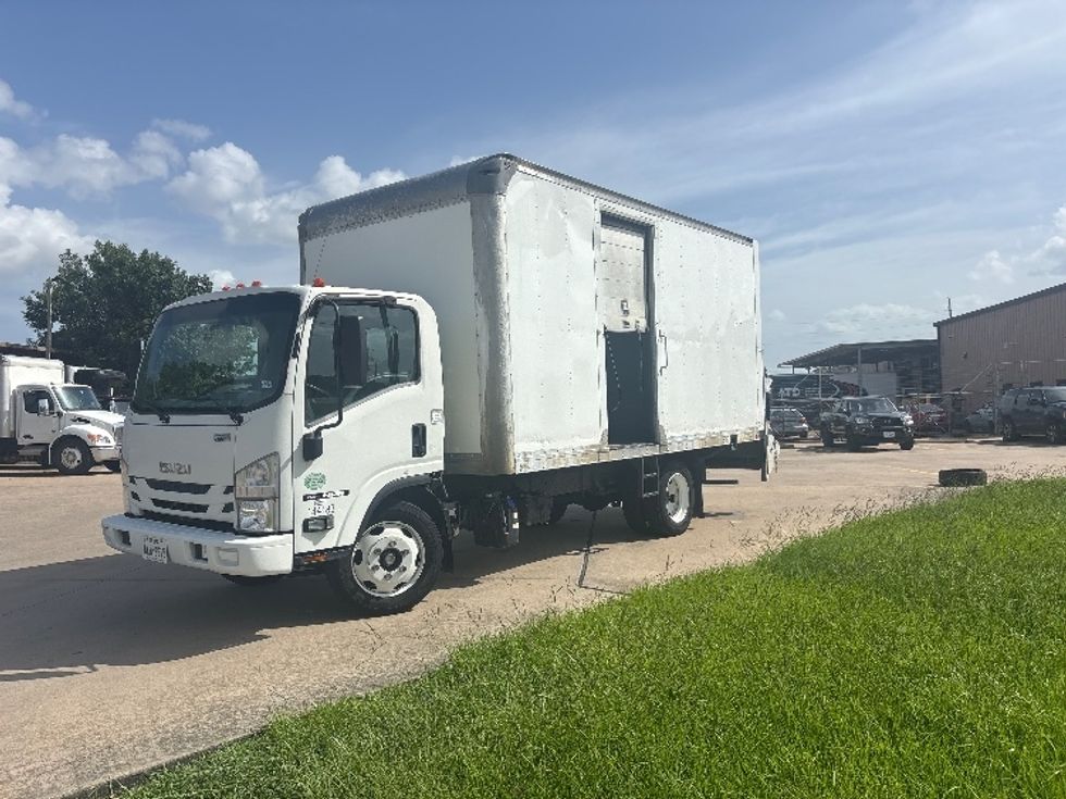 Medium Duty Box Truck-Light and Medium Duty Trucks-Isuzu-2021-NRR-Houston-TX-152,393\n\t\tmiles-$ 42,250 - Image 3