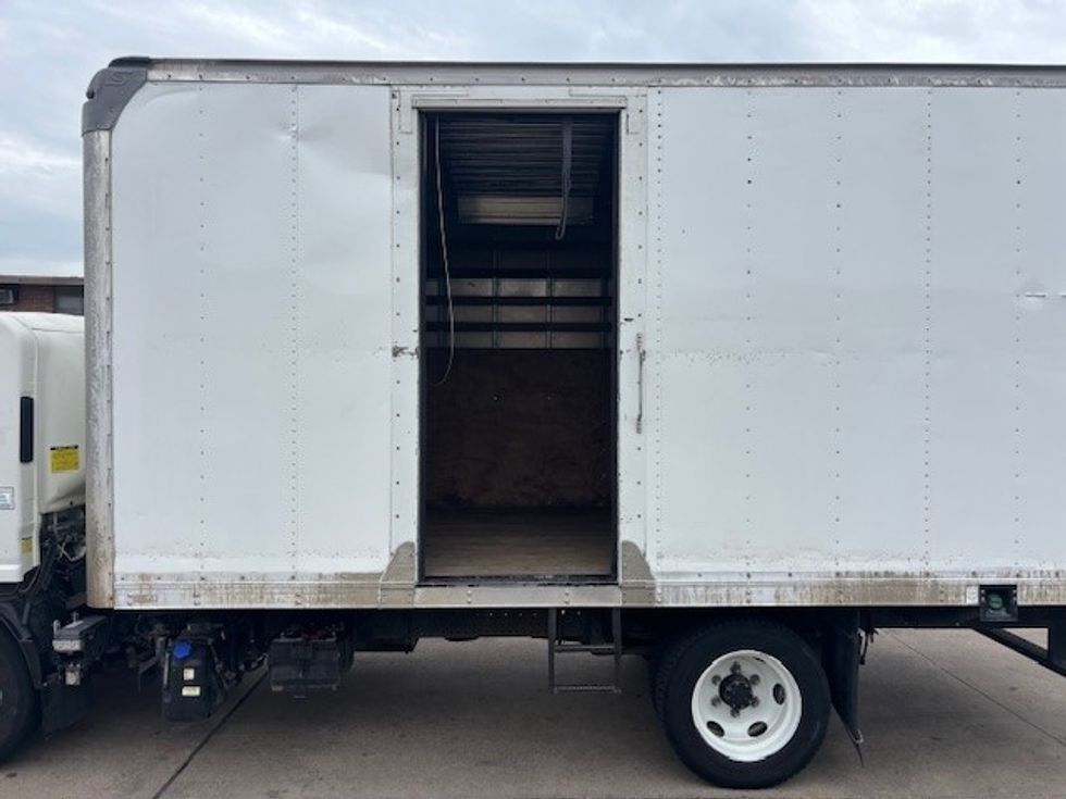 Medium Duty Box Truck-Light and Medium Duty Trucks-Isuzu-2021-NRR-Houston-TX-152,393\n\t\tmiles-$ 42,250 - Image 4
