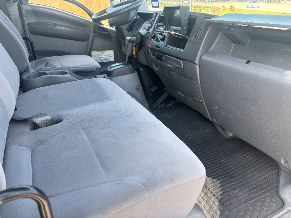Medium Duty Box Truck-Light and Medium Duty Trucks-Isuzu-2021-NRR-Houston-TX-159,356\n\t\tmiles-$ 39,000 - Image 18