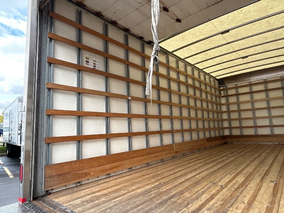 Medium Duty Box Truck-Light and Medium Duty Trucks-Isuzu-2021-NRR-Jessup-MD-83,068\n\t\tmiles-$ 48,500 - Image 10