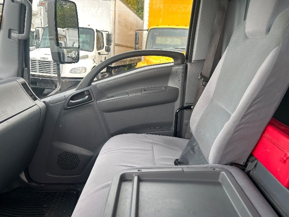 Medium Duty Box Truck-Light and Medium Duty Trucks-Isuzu-2021-NRR-Jessup-MD-83,068\n\t\tmiles-$ 48,500 - Image 18