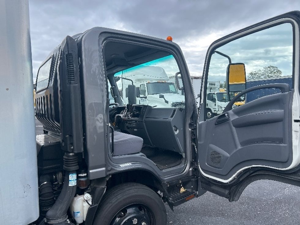 Medium Duty Box Truck-Light and Medium Duty Trucks-Isuzu-2021-NRR-Jessup-MD-83,068\n\t\tmiles-$ 48,500 - Image 19