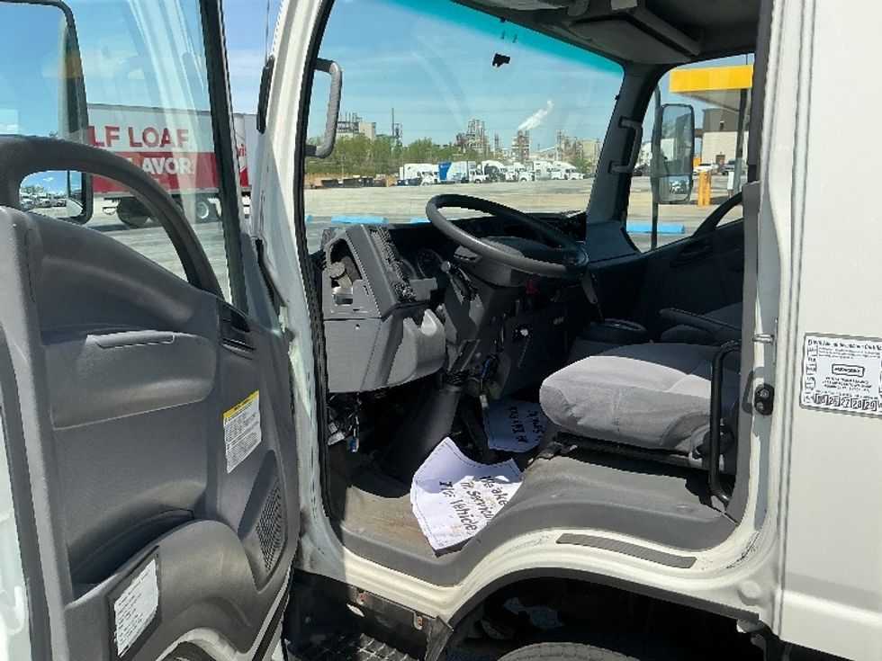 Medium Duty Box Truck-Light and Medium Duty Trucks-Isuzu-2021-NRR-La Porte-IN-105,498\n\t\tmiles-$ 45,750 - Image 15
