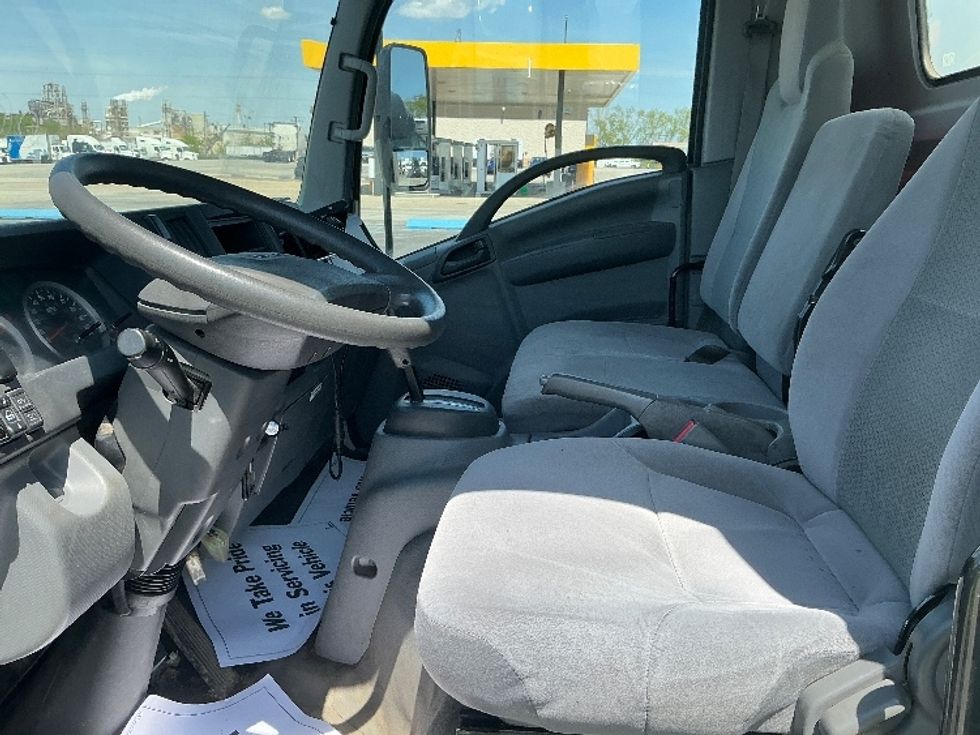 Medium Duty Box Truck-Light and Medium Duty Trucks-Isuzu-2021-NRR-La Porte-IN-105,498\n\t\tmiles-$ 45,750 - Image 17