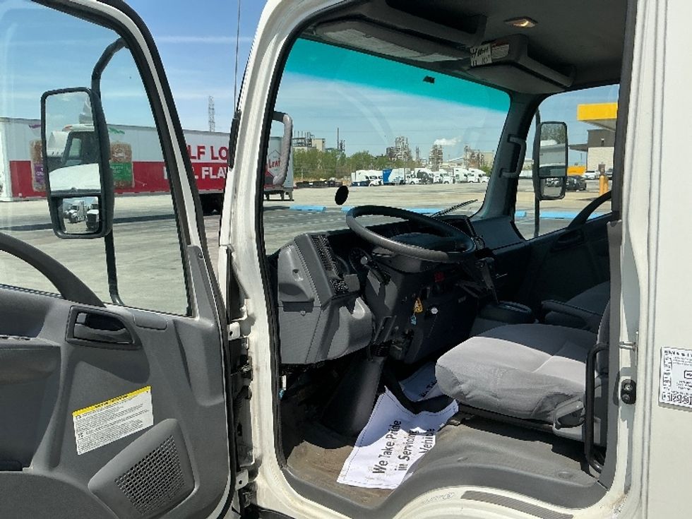 Medium Duty Box Truck-Light and Medium Duty Trucks-Isuzu-2021-NRR-La Porte-IN-157,116\n\t\tmiles-$ 36,250 - Image 15