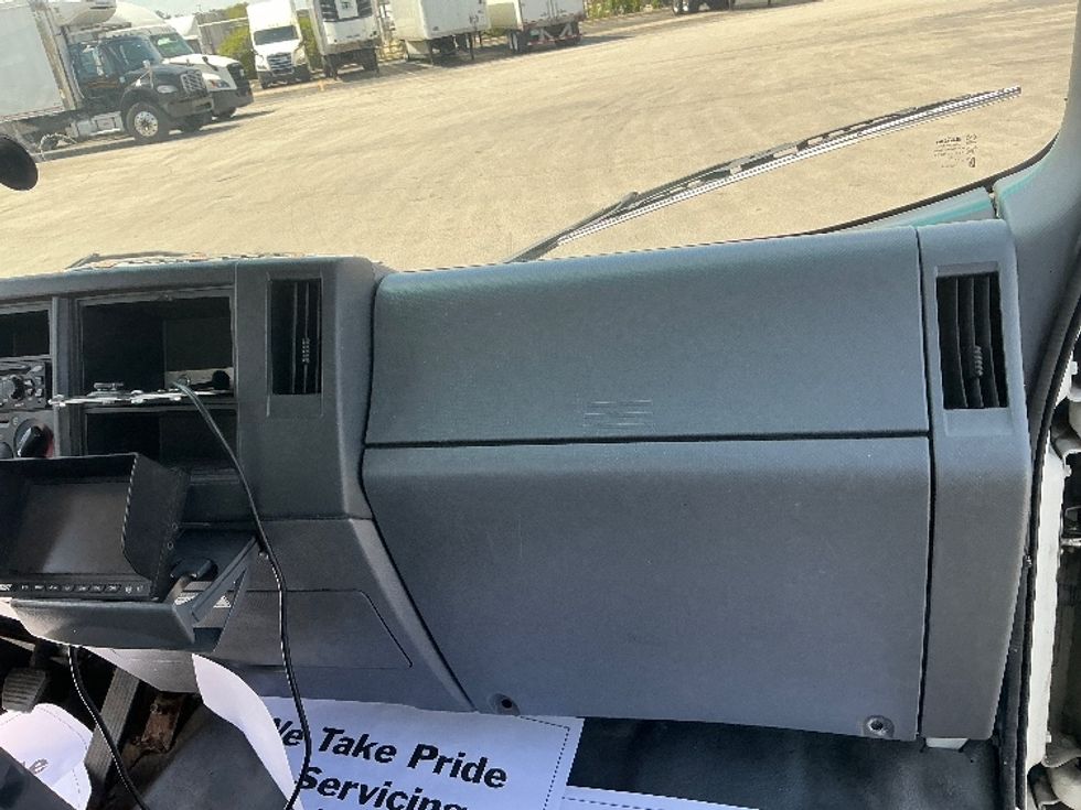 Medium Duty Box Truck-Light and Medium Duty Trucks-Isuzu-2021-NRR-La Porte-IN-157,116\n\t\tmiles-$ 36,250 - Image 19