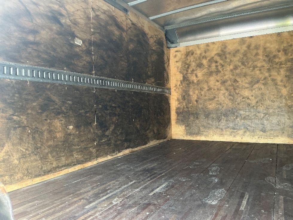 Medium Duty Box Truck-Light and Medium Duty Trucks-Isuzu-2021-NRR-La Porte-IN-163,833\n\t\tmiles-$ 32,750 - Image 9