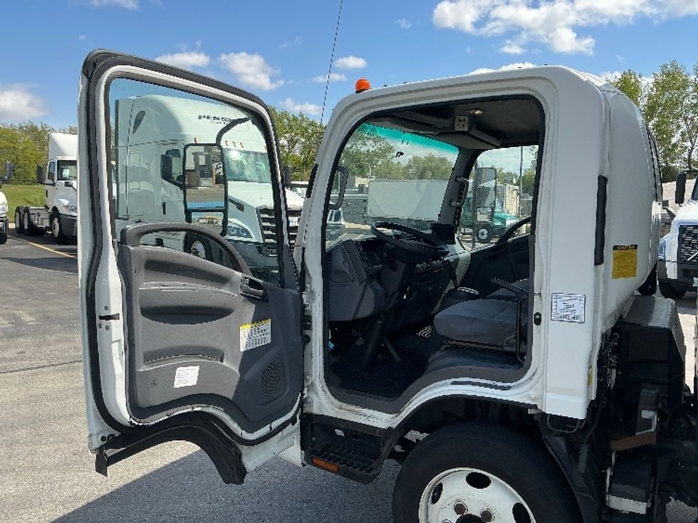 Medium Duty Box Truck-Light and Medium Duty Trucks-Isuzu-2021-NRR-La Porte-IN-166,982\n\t\tmiles-$ 34,000 - Image 16