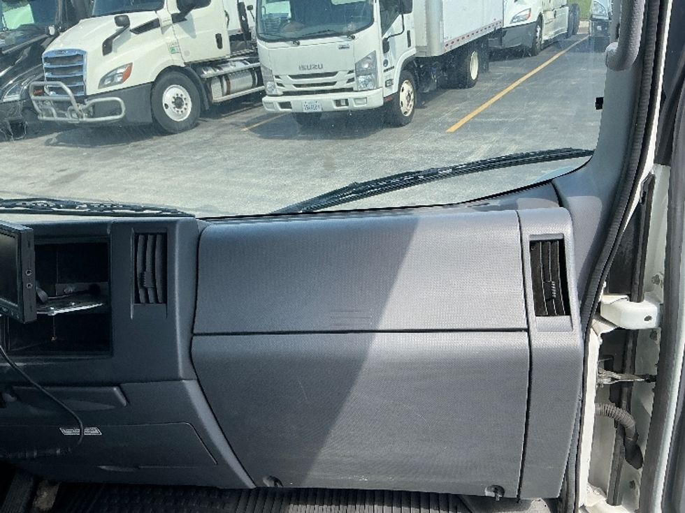 Medium Duty Box Truck-Light and Medium Duty Trucks-Isuzu-2021-NRR-La Porte-IN-166,982\n\t\tmiles-$ 34,000 - Image 21