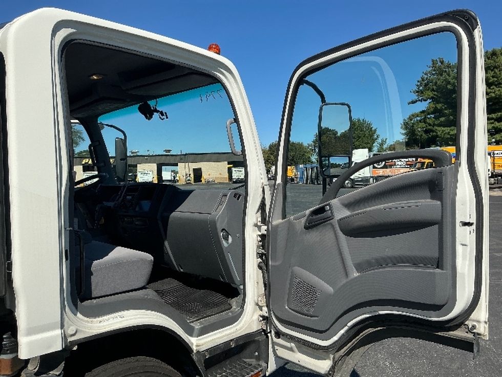 Medium Duty Box Truck-Light and Medium Duty Trucks-Isuzu-2021-NRR-Lexington-KY-114,817\n\t\tmiles-$ 44,500 - Image 20