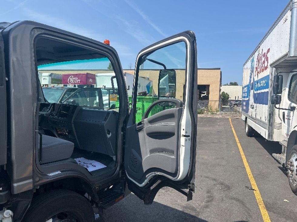 Medium Duty Box Truck-Light and Medium Duty Trucks-Isuzu-2021-NRR-Londonderry-NH-40,273\n\t\tmiles-$ 49,000 - Image 20