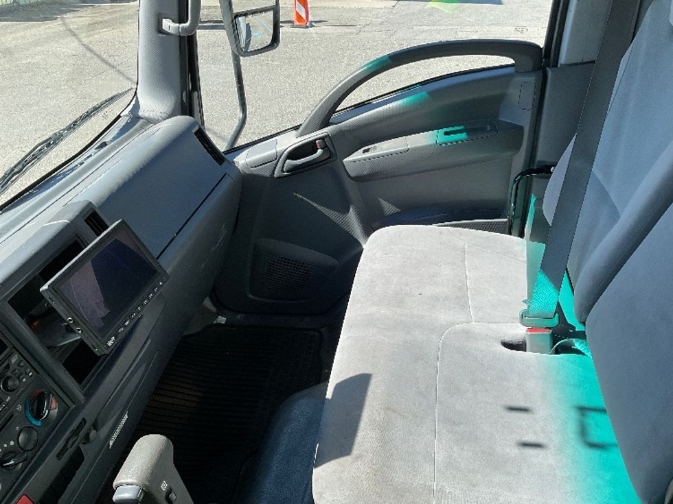 Medium Duty Box Truck-Light and Medium Duty Trucks-Isuzu-2021-NRR-Londonderry-NH-92,903\n\t\tmiles-$ 45,500 - Image 19