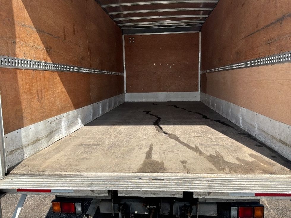 Medium Duty Box Truck-Light and Medium Duty Trucks-Isuzu-2021-NRR-Montreal-PQ-128,584\n\t\tkm-$ 62,750 - Image 10
