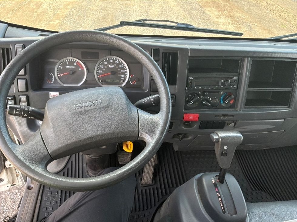Medium Duty Box Truck-Light and Medium Duty Trucks-Isuzu-2021-NRR-Montreal-PQ-128,584\n\t\tkm-$ 62,750 - Image 18