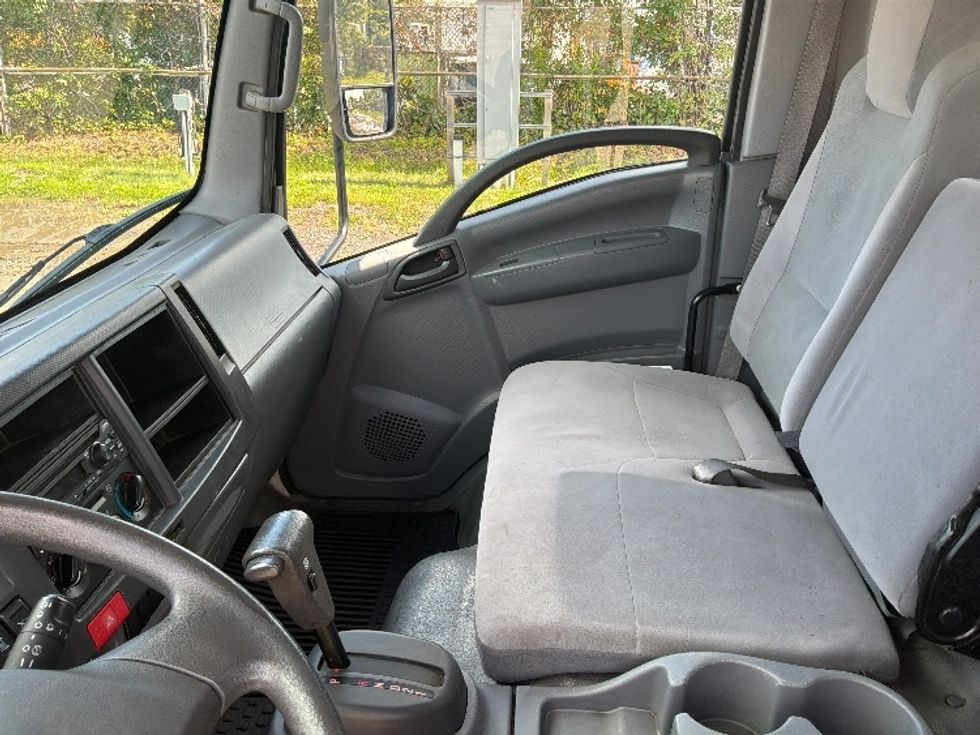 Medium Duty Box Truck-Light and Medium Duty Trucks-Isuzu-2021-NRR-Montreal-PQ-128,584\n\t\tkm-$ 62,750 - Image 19