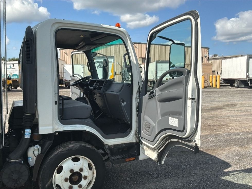 Medium Duty Box Truck-Light and Medium Duty Trucks-Isuzu-2021-NRR-Montreal-PQ-128,584\n\t\tkm-$ 62,750 - Image 20