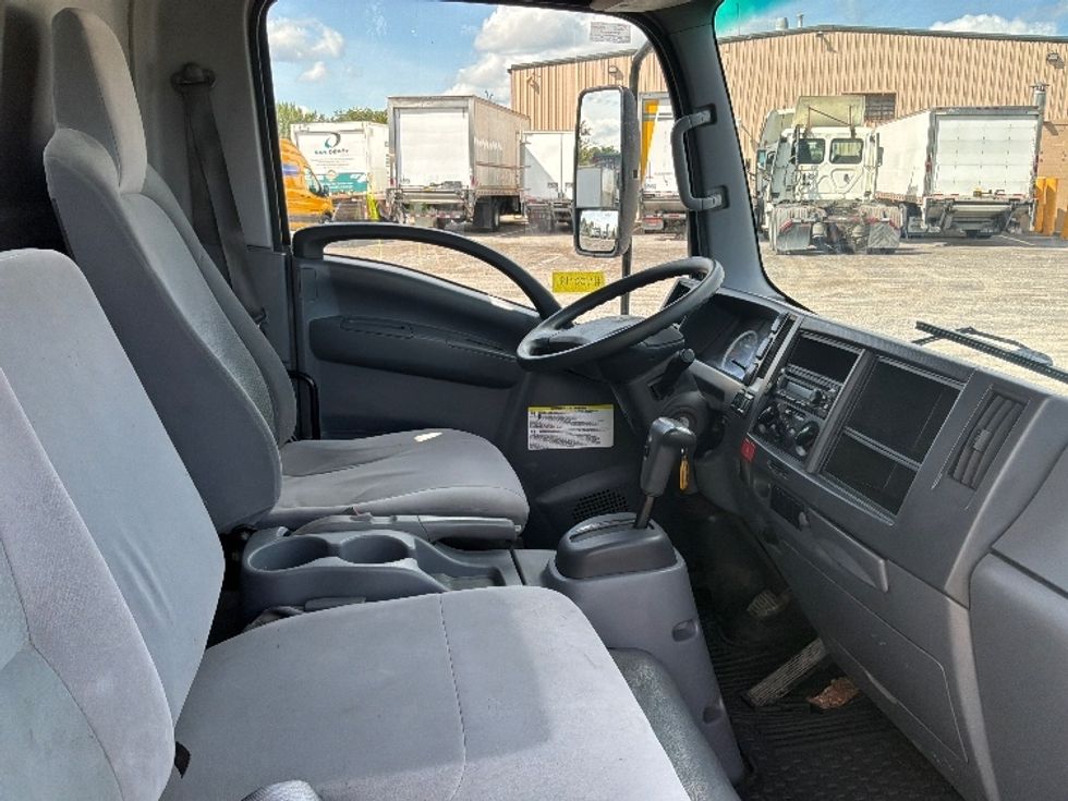 Medium Duty Box Truck-Light and Medium Duty Trucks-Isuzu-2021-NRR-Montreal-PQ-128,584\n\t\tkm-$ 62,750 - Image 22