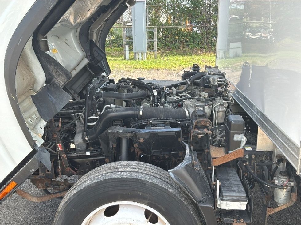 Medium Duty Box Truck-Light and Medium Duty Trucks-Isuzu-2021-NRR-Montreal-PQ-128,584\n\t\tkm-$ 62,750 - Image 24