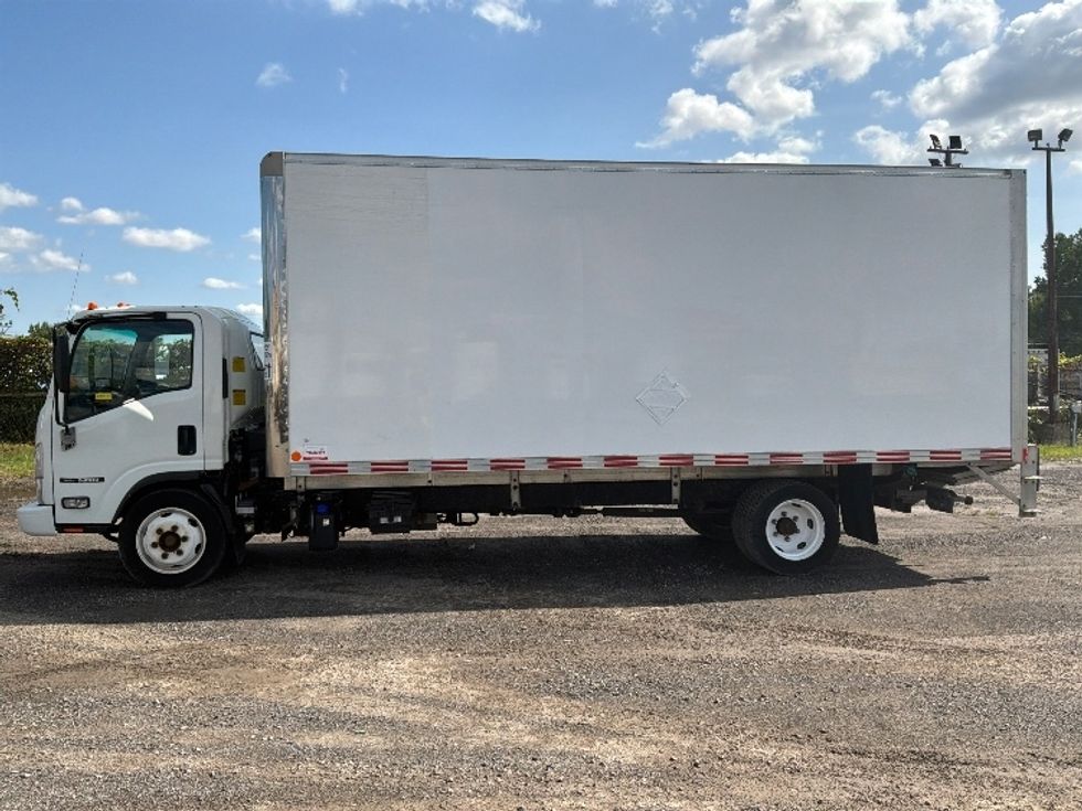 Medium Duty Box Truck-Light and Medium Duty Trucks-Isuzu-2021-NRR-Montreal-PQ-128,584\n\t\tkm-$ 62,750 - Image 4