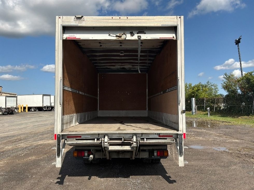 Medium Duty Box Truck-Light and Medium Duty Trucks-Isuzu-2021-NRR-Montreal-PQ-128,584\n\t\tkm-$ 62,750 - Image 8