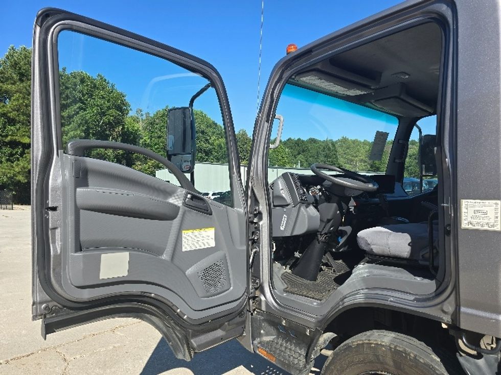Medium Duty Box Truck-Light and Medium Duty Trucks-Isuzu-2021-NRR-Norcross-GA-106,142\n\t\tmiles-$ 51,000 - Image 16