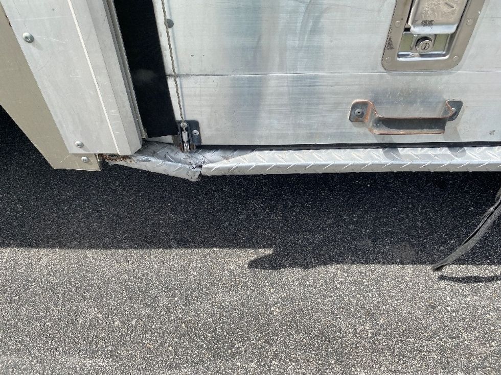 Medium Duty Box Truck-Light and Medium Duty Trucks-Isuzu-2021-NRR-Ocala-FL-136,967\n\t\tmiles-$ 37,250 - Image 32