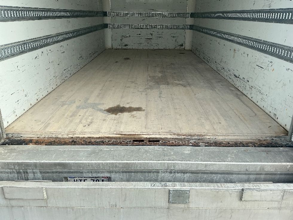 Medium Duty Box Truck-Light and Medium Duty Trucks-Isuzu-2021-NRR-Omaha-NE-50,235\n\t\tmiles-$ 56,000 - Image 9