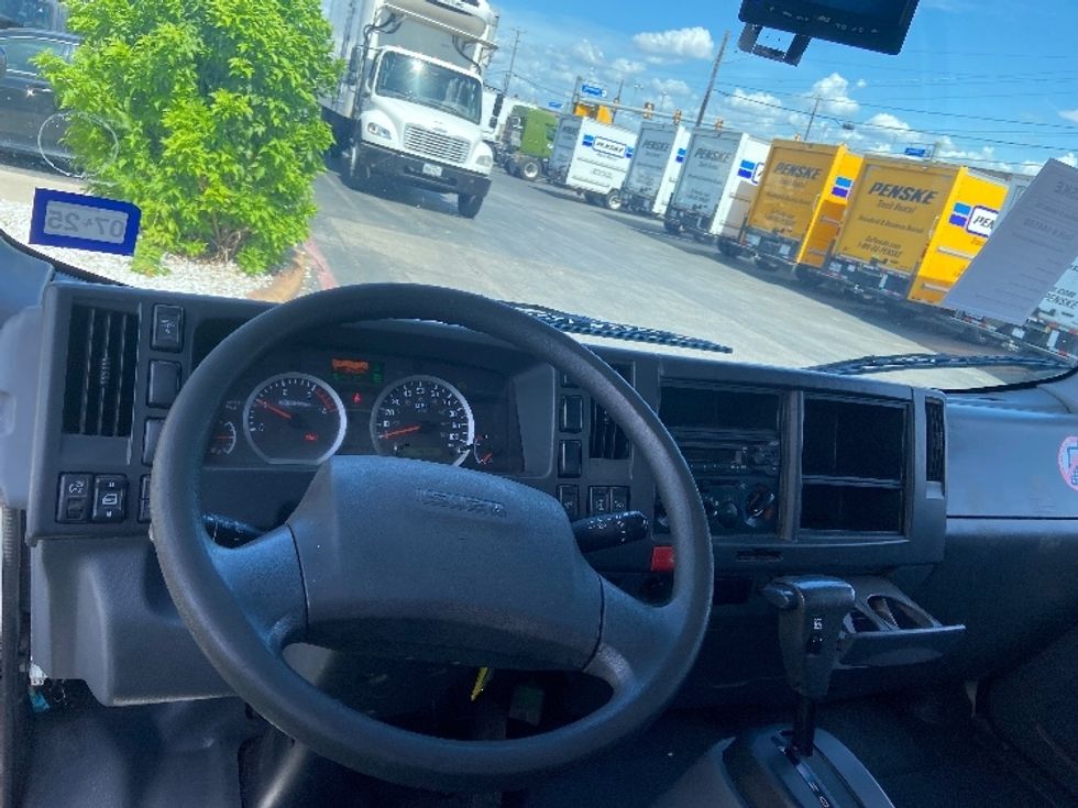 Medium Duty Box Truck-Light and Medium Duty Trucks-Isuzu-2021-NRR-San Antonio-TX-146,337\n\t\tmiles-$ 36,500 - Image 16