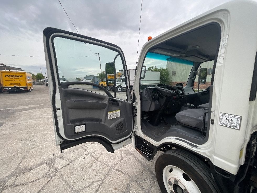 Medium Duty Box Truck-Light and Medium Duty Trucks-Isuzu-2021-NRR-Tampa-FL-117,406\n\t\tmiles-$ 40,500 - Image 16