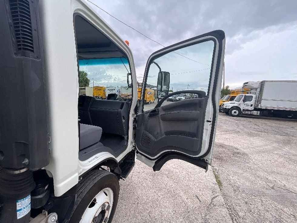 Medium Duty Box Truck-Light and Medium Duty Trucks-Isuzu-2021-NRR-Tampa-FL-117,406\n\t\tmiles-$ 40,500 - Image 20