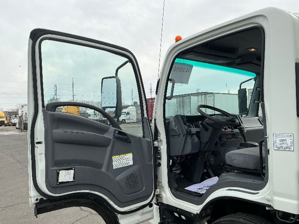 Medium Duty Box Truck-Light and Medium Duty Trucks-Isuzu-2022-NQR-East Chicago-IN-131,188\n\t\tmiles-$ 46,250 - Image 16