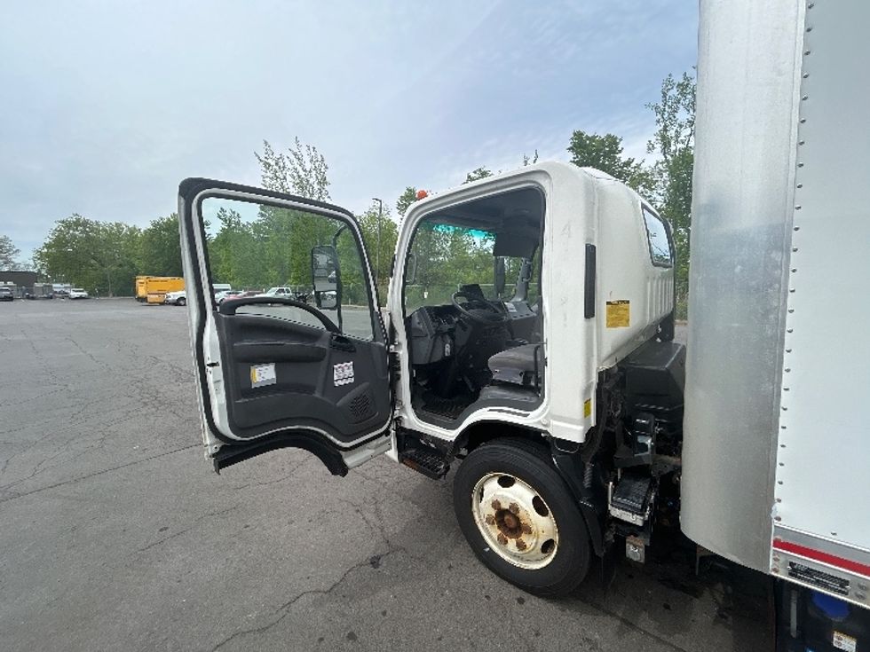 Medium Duty Box Truck-Light and Medium Duty Trucks-Isuzu-2022-NQR-Liverpool-NY-130,271\n\t\tmiles-$ 40,750 - Image 14