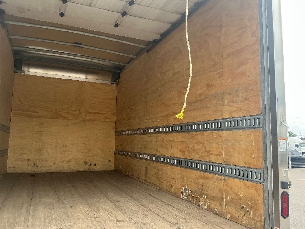 Medium Duty Box Truck-Light and Medium Duty Trucks-Isuzu-2022-NRR-Cincinnati-OH-141,712\n\t\tmiles-$ 39,500 - Image 12