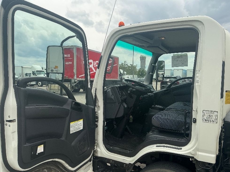 Medium Duty Box Truck-Light and Medium Duty Trucks-Isuzu-2022-NRR-Cincinnati-OH-141,712\n\t\tmiles-$ 39,500 - Image 16