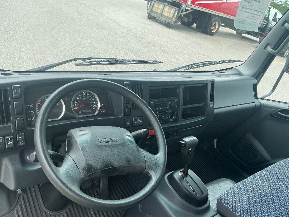 Medium Duty Box Truck-Light and Medium Duty Trucks-Isuzu-2022-NRR-Cincinnati-OH-141,712\n\t\tmiles-$ 39,500 - Image 18