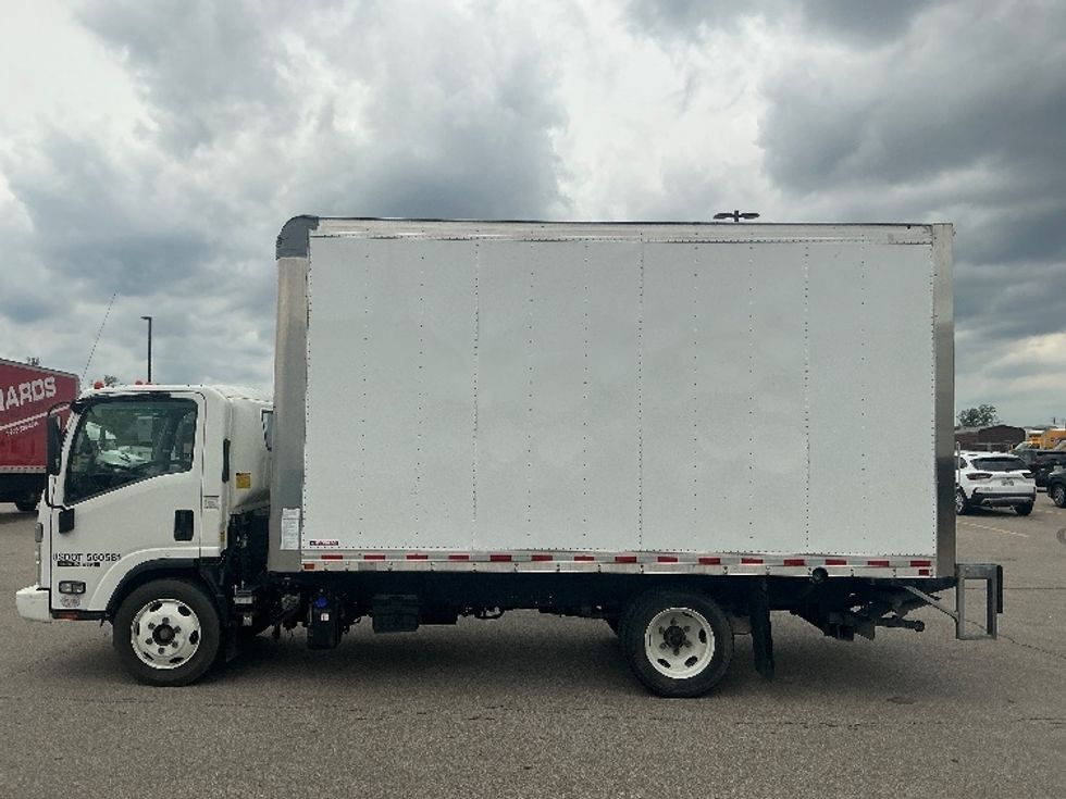 Medium Duty Box Truck-Light and Medium Duty Trucks-Isuzu-2022-NRR-Cincinnati-OH-141,712\n\t\tmiles-$ 39,500 - Image 4