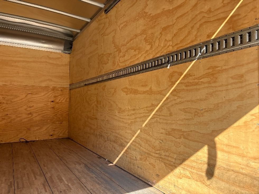 Medium Duty Box Truck-Light and Medium Duty Trucks-Isuzu-2022-NRR-Greensboro-NC-95,379\n\t\tmiles-$ 52,000 - Image 11