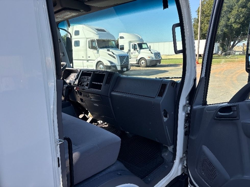 Medium Duty Box Truck-Light and Medium Duty Trucks-Isuzu-2022-NRR-Greensboro-NC-95,379\n\t\tmiles-$ 52,000 - Image 19